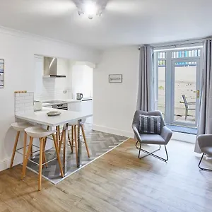 1 - Khyber Apartment Whitby